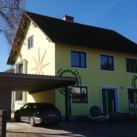 Karin, Eigener Eingang, 3 Schlafzimmer, Doppelcarport * Langenwang