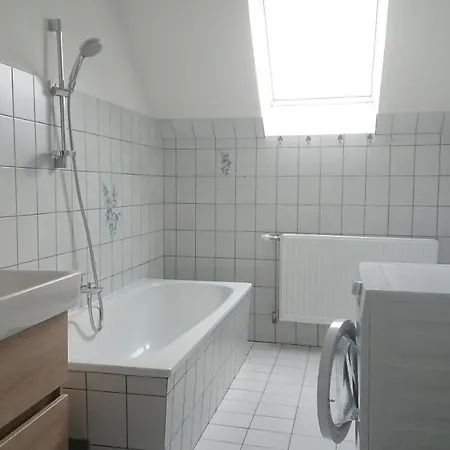 Apartment Karin, Eigener Eingang, 3 Schlafzimmer, Doppelcarport *