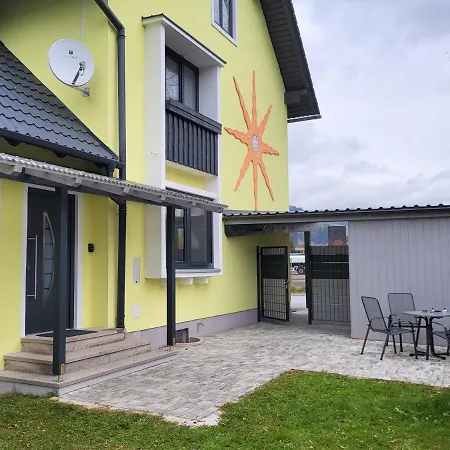 Karin, Eigener Eingang, 3 Schlafzimmer, Doppelcarport Апартаменты Лангенванг