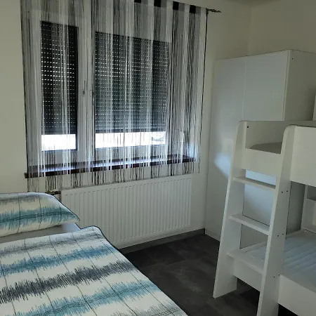 Karin, Eigener Eingang, 3 Schlafzimmer, Doppelcarport * Langenwang