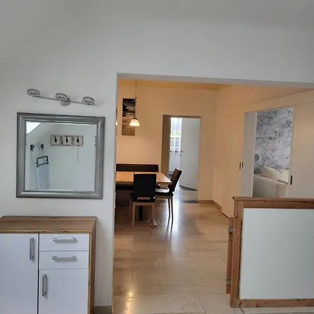 Appartement Karin, Eigener Eingang, 3 Schlafzimmer, Doppelcarport *