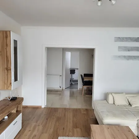 Karin, Eigener Eingang, 3 Schlafzimmer, Doppelcarport Apartman Langenwang