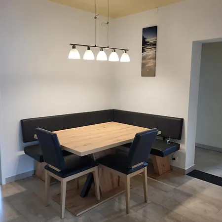 Karin, Eigener Eingang, 3 Schlafzimmer, Doppelcarport Apartament