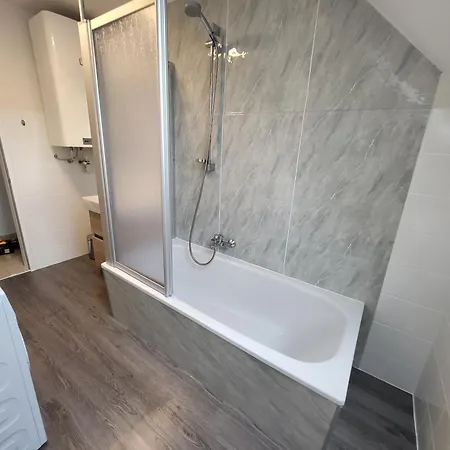 Karin, Eigener Eingang, 3 Schlafzimmer, Doppelcarport