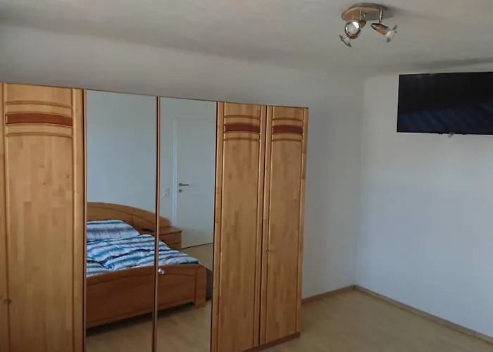 Karin, Eigener Eingang, 3 Schlafzimmer, Doppelcarport شقة Langenwang