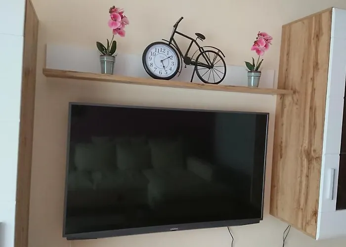 Karin, Eigener Eingang, 3 Schlafzimmer, Doppelcarport شقة *