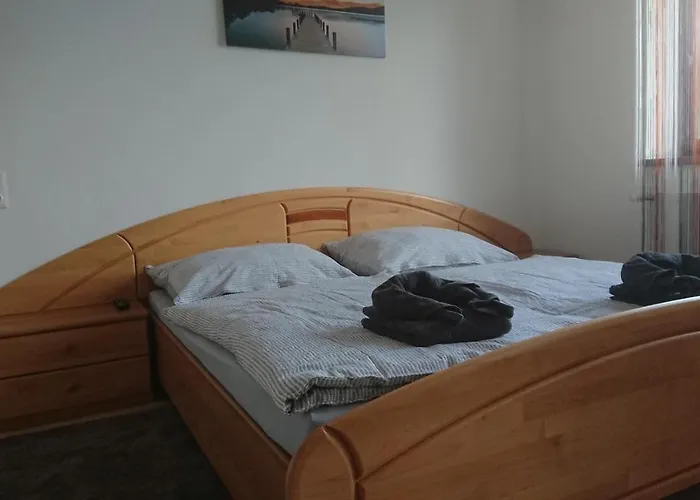 Apartment Karin, Eigener Eingang, 3 Schlafzimmer, Doppelcarport Langenwang