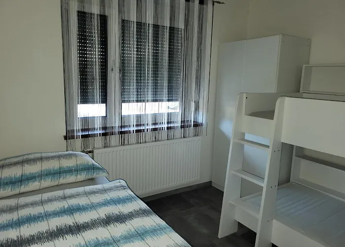 Karin, Eigener Eingang, 3 Schlafzimmer, Doppelcarport * Лангенванг