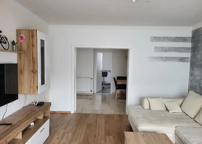 Karin, Eigener Eingang, 3 Schlafzimmer, Doppelcarport شقة Langenwang