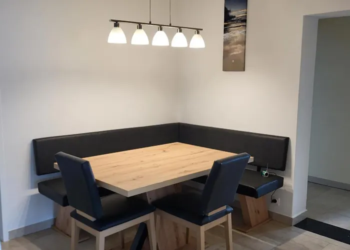 Karin, Eigener Eingang, 3 Schlafzimmer, Doppelcarport شقة